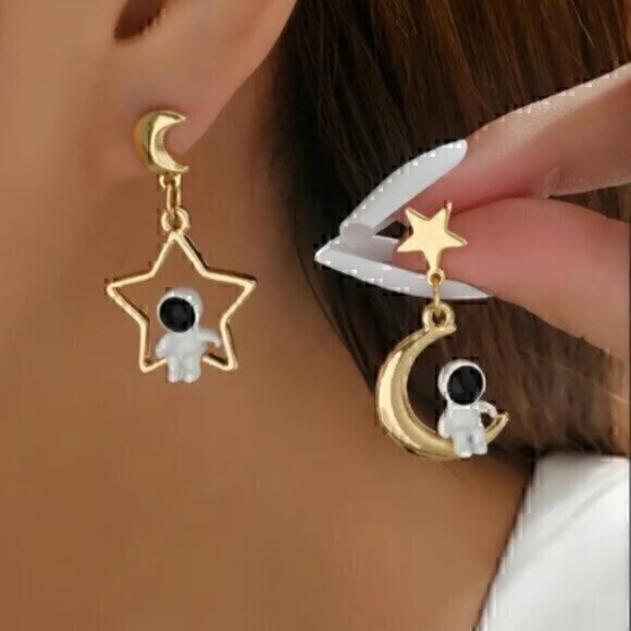 Moon Pentagram Star Shape Cute Astronaut Decor Asymmetric Dangle Earrings - Picture 1 of 5